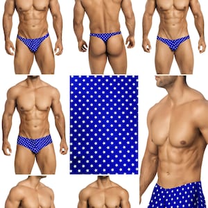 Op de afbeelding: Een set van zes afbeeldingen die verschillende stijlen van mannenondergoed met een blauw en wit sterrenpatroon laten zien.