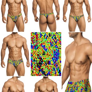 Op de afbeelding: Een set heren zwemkleding met een kleurrijke geometrische print. De set bevat een string, een slip en een zwembroek.