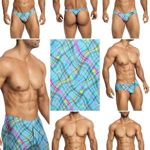 Op de afbeelding: Een collectie zwemkleding met een lichtblauwe basis en een patroon van elkaar kruisende zwarte en roze golvende lijnen, kleine gele cirkels en concentrische cirkelmotieven. De set bevat slips, zwembroeken en shorts met dezelfde print.