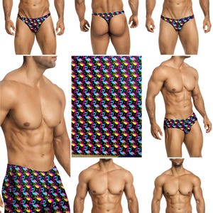 Op de afbeelding: Een collectie zwemkleding en ondergoed met een herhalend patroon van neonroze en blauwe flamingo's op een zwarte achtergrond met kleine gele stippen. De set bevat verschillende modellen zoals slips, trunks en shorts met een consistente print.
