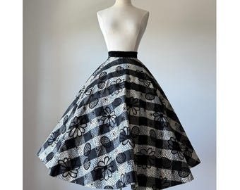Vintage 1950s Black Gingham Flocked Floral Full Circle Skirt MEDIUM 28 waist