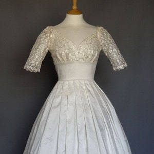 Size UK 10 (US 6-8) - Ivory Silk Dupion and & Daisy Chain Lace 1950s Style Sweetheart Wedding Dress - Made by Dig For Victory