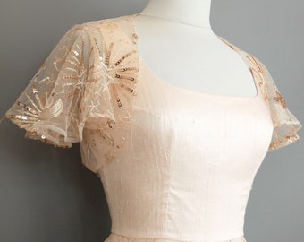 Celestial Bolero in Pink Copper Moon & Stars Lace mit Lace Flatterärmeln - Made by Dig For Victory