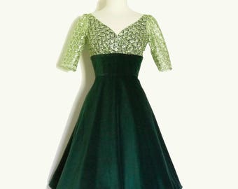 Size UK 16 (US 12-14 / EU 44) - Emerald Green Velvet & Lace Sweetheart Tea Dress with Sleeves - Made by Dig For Victory