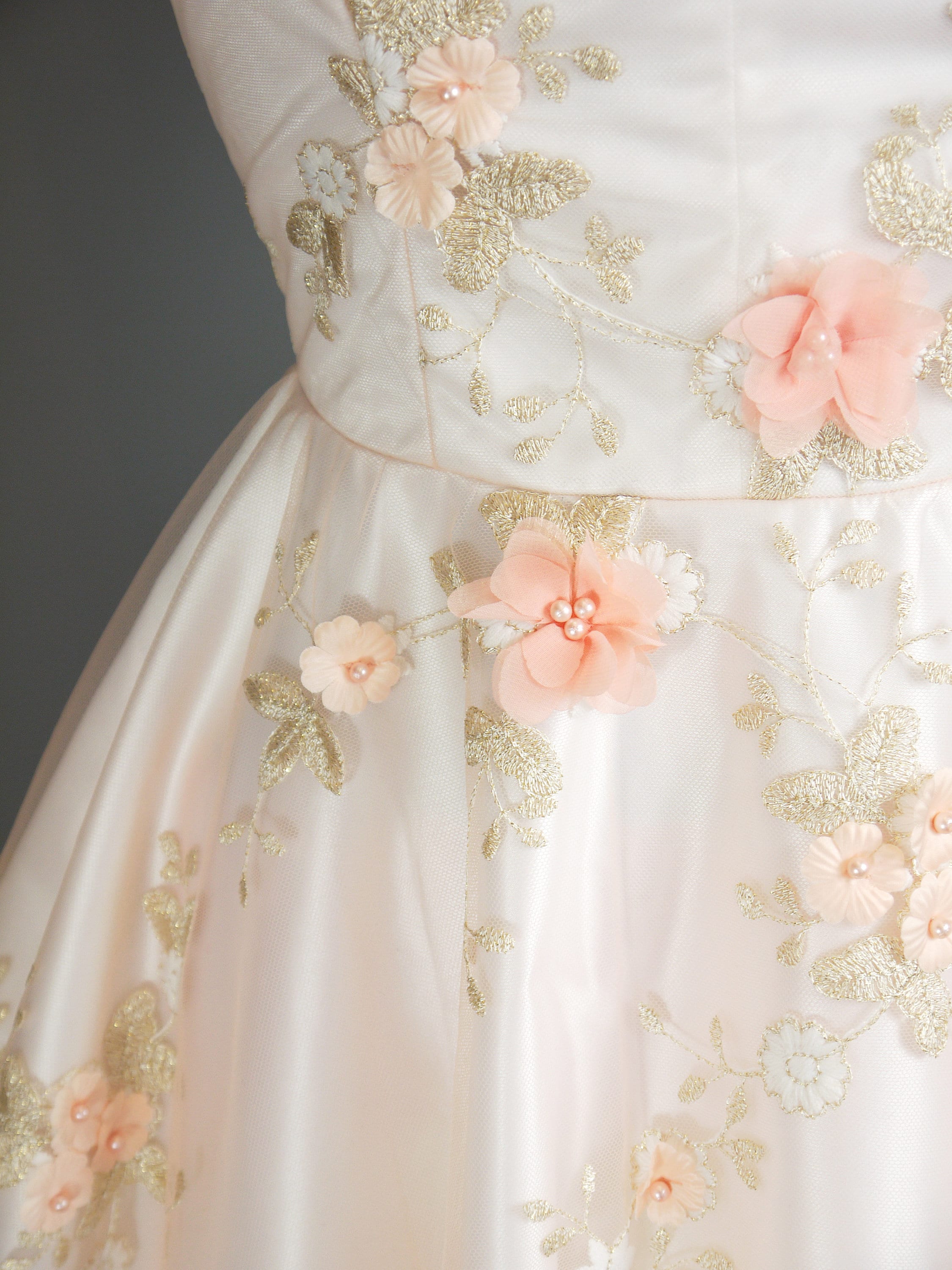 gilded grace lace dress Robe Gilded Grace, Robes blanches pour femmes CityLux Boutique