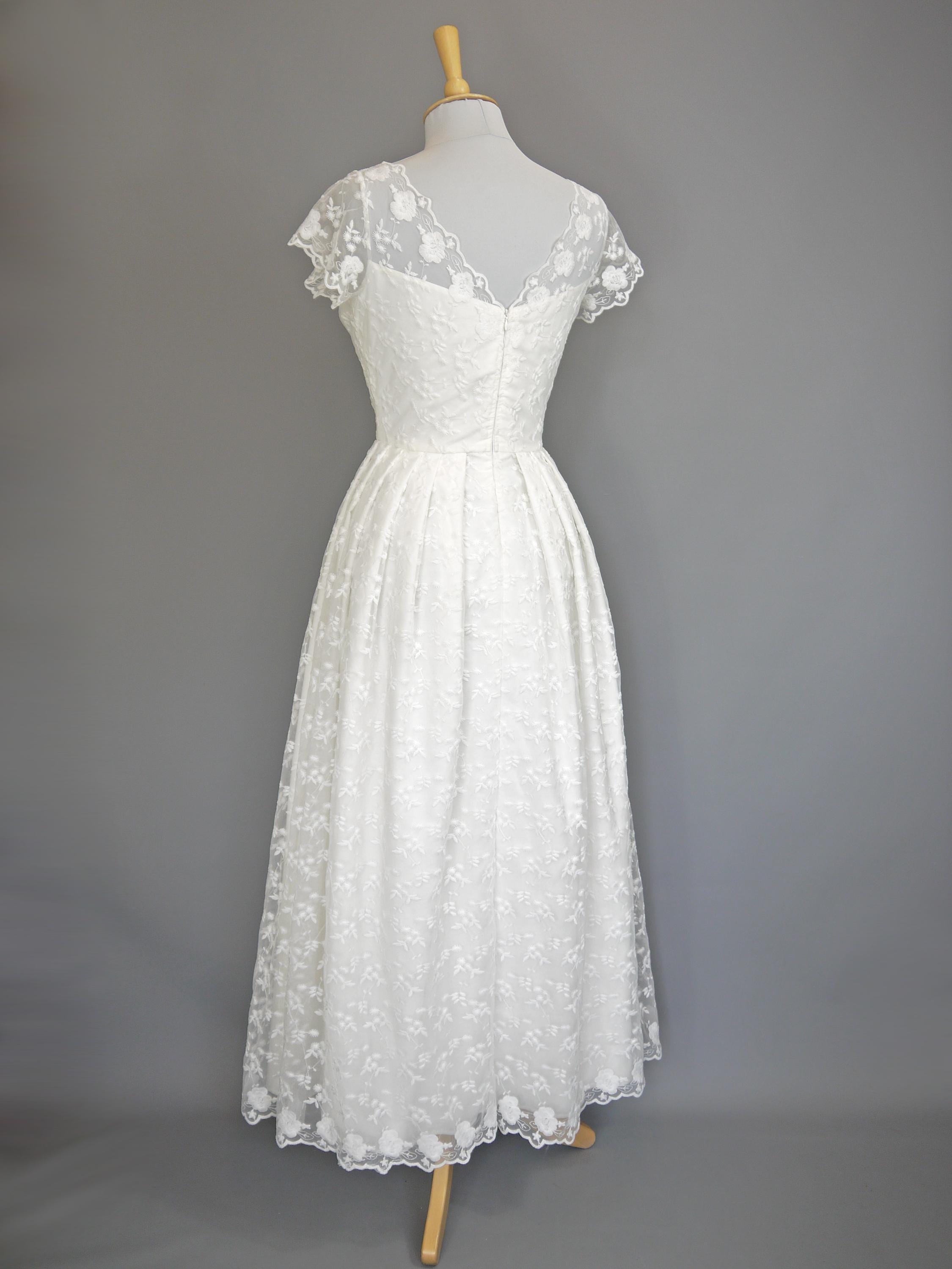 princess daisy wedding dress Here on my wedding day, feeling like a Princess and a barbie at the same time Not only because of the amazing hair, make up and dress, but because of all