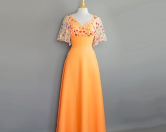 Größe UK 12 (US 8-10/EU 40) – Maxikleid aus Leinen mit tropischer Blumenspitze und Papaya-Orange – hergestellt von Dig For Victory