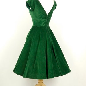 Forest Emerald Green Velvet Evening Dress With Circle Skirt and Cap ...