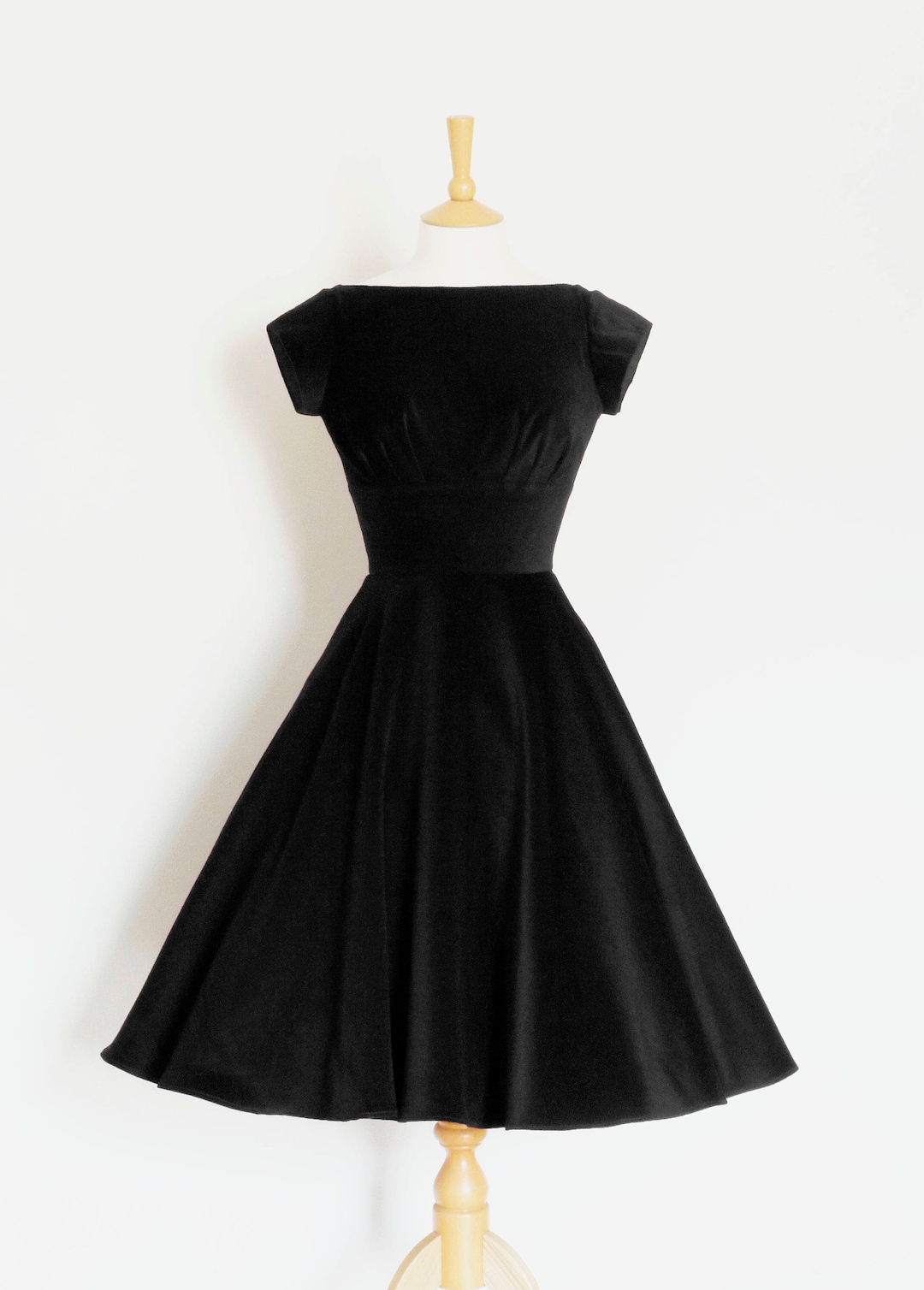 Black Velvet Dress Women  Vintage Long Sleeves Audrey Hepburn Ladies Office Robe Dresses  D7D102A