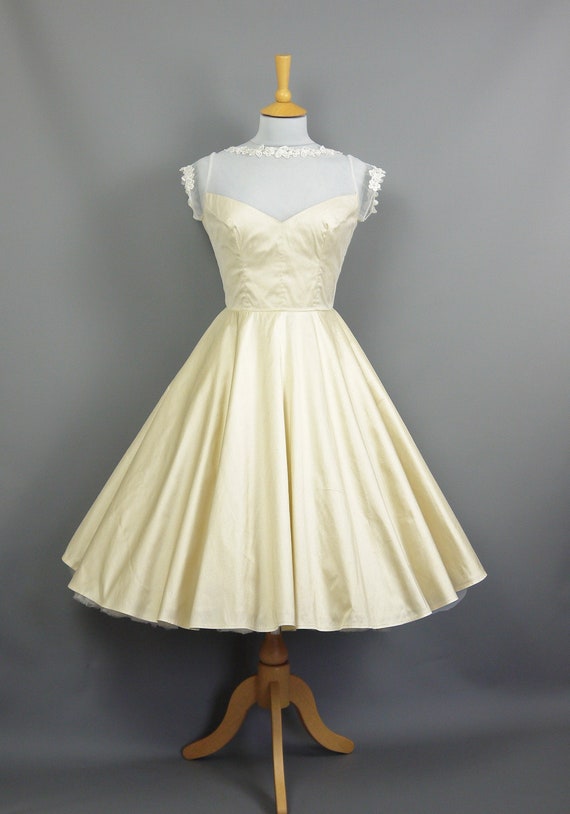 Size UK 12 US 8 EU 40 Grace Wedding Dress in Champagne Silk With