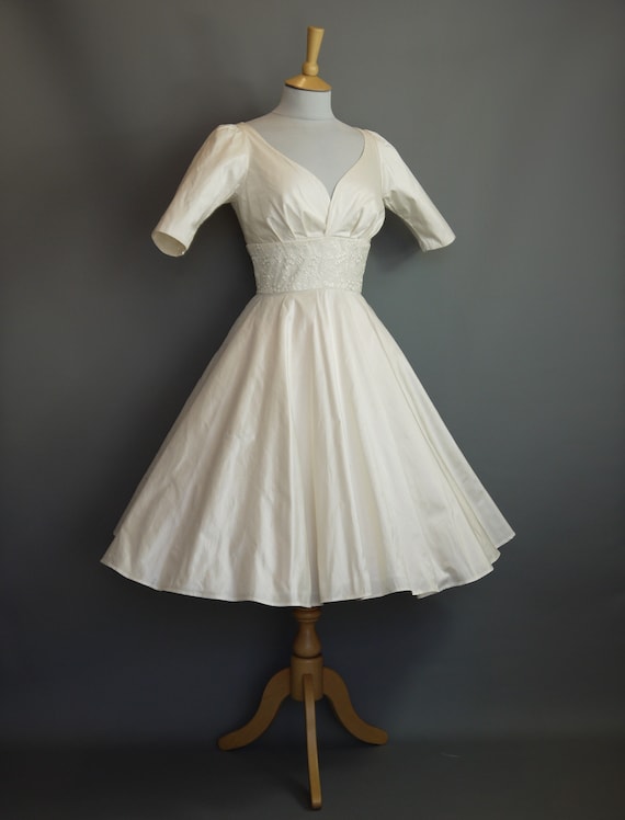 knee length cream wedding dresses Ivory Lace Illusion Neck Knee Length Short Bridal Dress