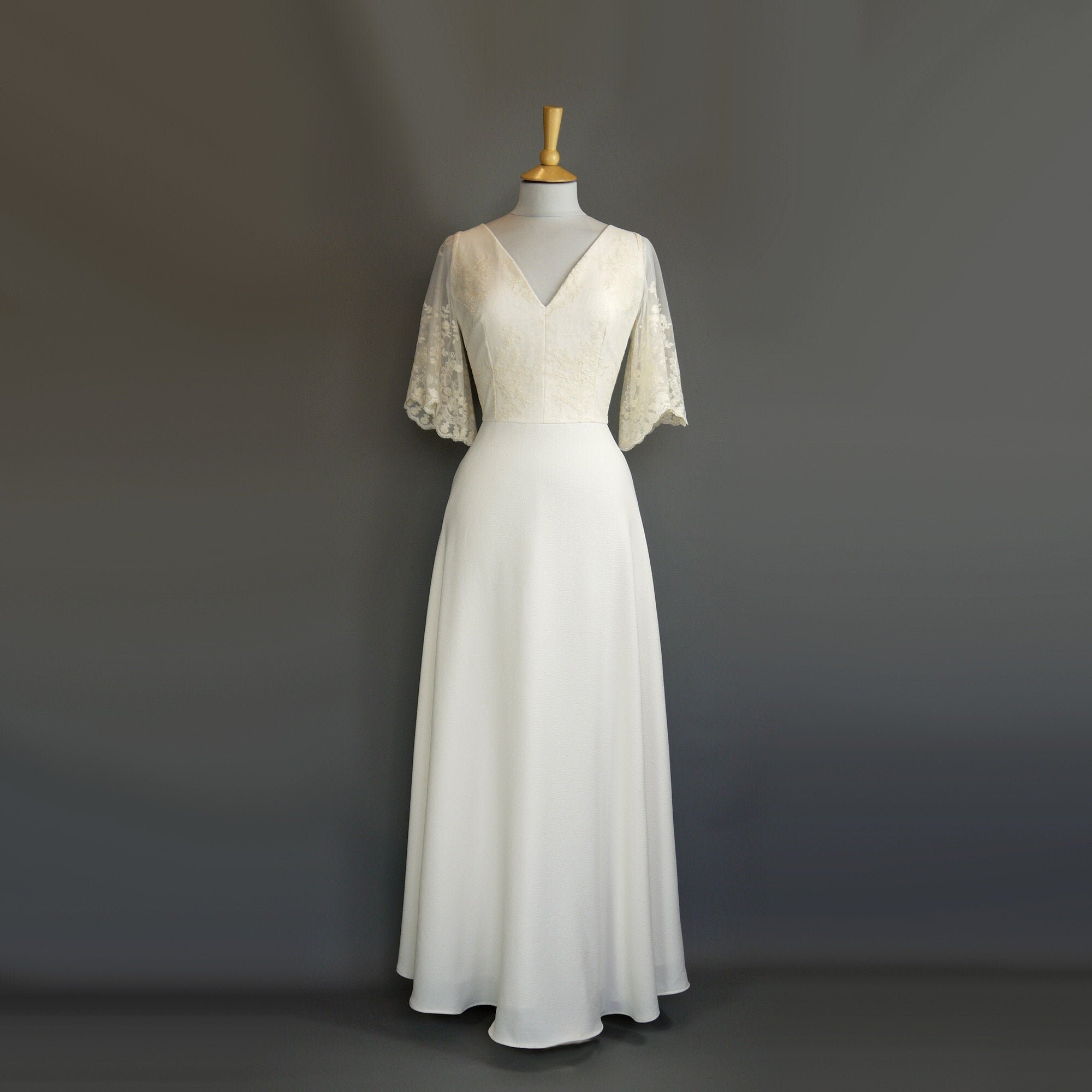 Vestido de novia Deilah en crepe marfil y encaje de prado | Etsy México
