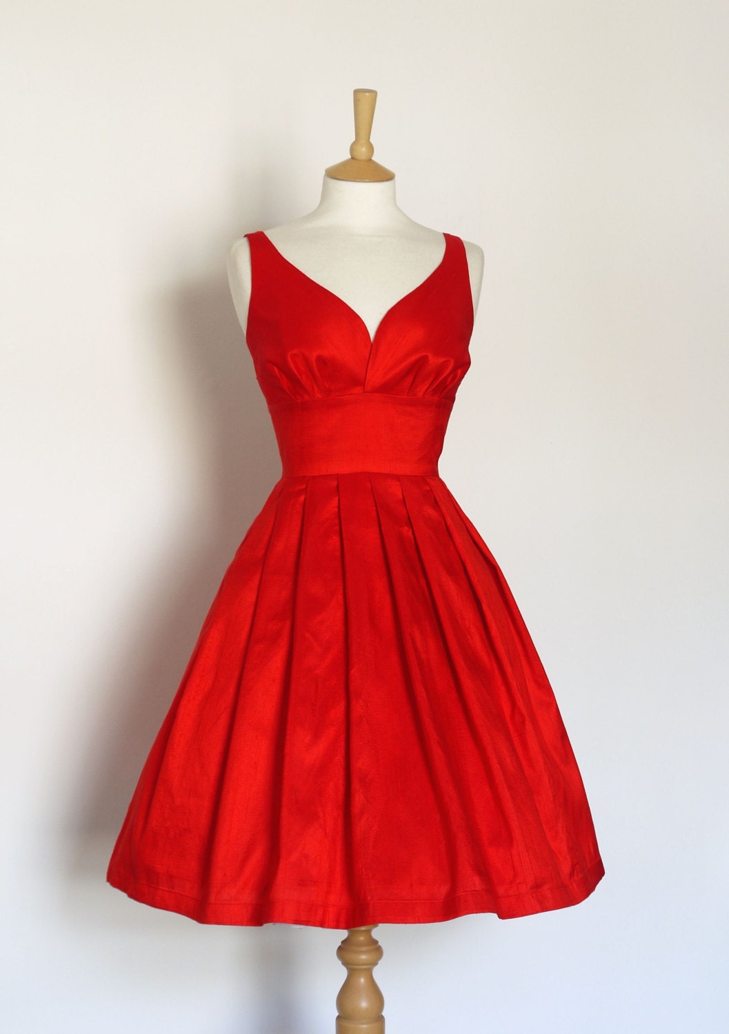 Image of Size Uk  | Us -/Eu  - Scarlet Red Silk Dupion Sweetheart Prom Dress Made By Dig For Victory