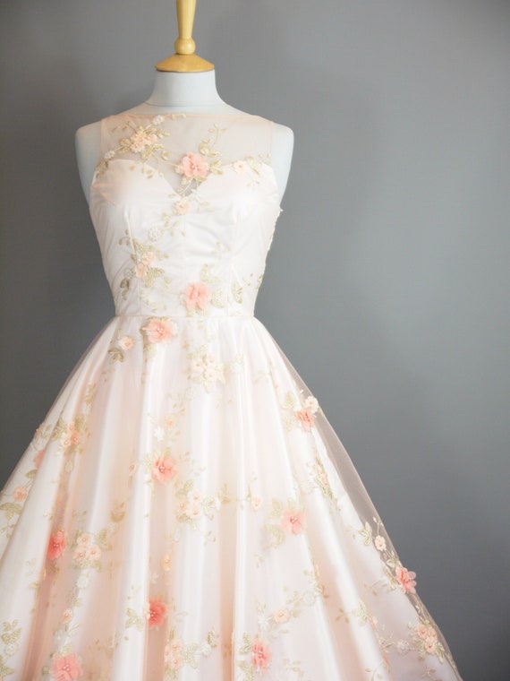 gilded grace lace dress ModCloth Chi Chi London Gilded Grace Lace Dress Champagne Sz 6 Fits S/M NWT