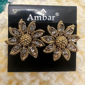Beautifully Crafted Flower-Shaped Stone Earrings – Elegant Floral Earrings, Unique Gift for Her