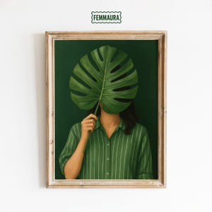 Poster "Ragazza con foglia di Monstera" - Ritratto botanico minimalista, decorazione da parete per amanti delle piante verdi e malinconiche, stampa con atmosfera naturale tranquilla