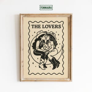 Moonlight Cowgirl Lovers – Queeres Poster im Tarot Stil