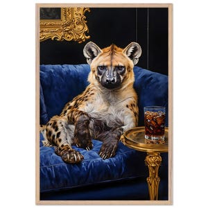 Hyäne mit Rum und Cola anpassbarer Druck Hausbar Kunstdruck Barkeeper Geschenk Cocktail Poster Maximalist Dekor Gold Schwarz Kunst gerahmt 24x36″