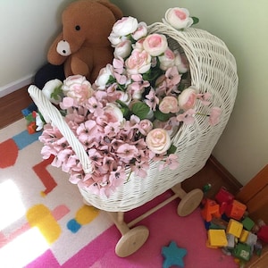 Rieten kinderwagen, natuurlijke poppenwagen voor meisjes, speelgoedmand, duwspeelgoed voor kinderen, decor kinderkamer, rieten wagen voor poppen, speelgoed voor meisjes