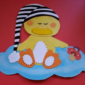 Fensterbild Tonkarton schlafende Baby Ente mit Schnuller