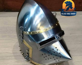 Mittelalterlicher Beckenhelm - Replik einer Ritterrüstung aus dem 14