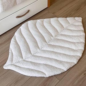 Quilted Leaf Baby Play Mat – Soft Teddy Fabric Cotton Rug for Nursery & Kids Room, Available in 2 Sizes (110x70, 150x100 cm)
