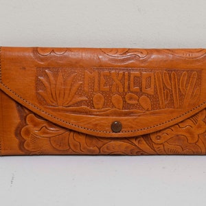 VINTAGE MEXICO Luggage Brown Tooled Leather Français Purse Clutch Wallet Checkbook Holder VINTAGE MEXICO Luggage Brown
