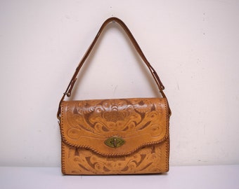 VINTAGE Clifton's Hand Tooled Saddle Brown Tooled Leather Axelremsväska