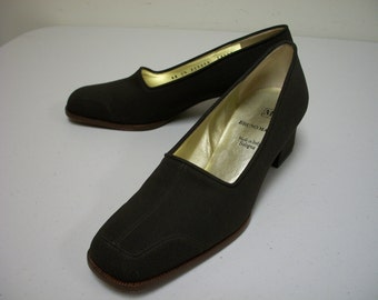 Bruno Magli Dark Brown Microfiber Pumps Made in Italy Size 7 1/2 N/AA EUC