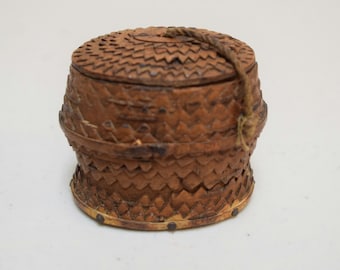 ANTIQUE Hand Carved Chip Tramp Art Wood & Bark Snuff Box Signed