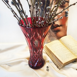 Vintage handgeslepen kristallen vaas met veenbessen – 25,8 cm hoog, elegante boho-stijl