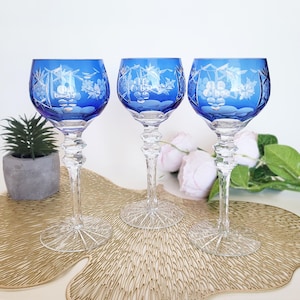 1x Vintage Sky Blue Cut-to-Clear Crystal Wine Glass – Elegant Stemware, 21 cm Tall, 275 ml, Stunning Gift