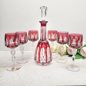 Nachtmann Antika Cranberry Red Cut to Clear Crystal Decanter and Six Matching Vine Glasses – Handcrafted Elegance