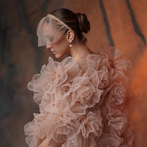 Bridal Veil With Floral Appliqué and Flowing Cape, Made of Luxe Italian Tulle, Elegant Statement Piece for a Refined and Modern Wedding Look