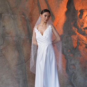 Wedding Veil Fully Beaded with Pearls, Elegant Sheer Bridal Veil from Soft Tulle, Fingertip Veil, Short Minimalist Wedding Veil, Chapel Veil