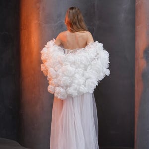 Luxury Bridal Shrug Cloak, Stunning Wedding Accessory with 3D Flowers: Cape Mantle Capelet, Voluminous Lush and Fluffy Cloak from Soft Tulle