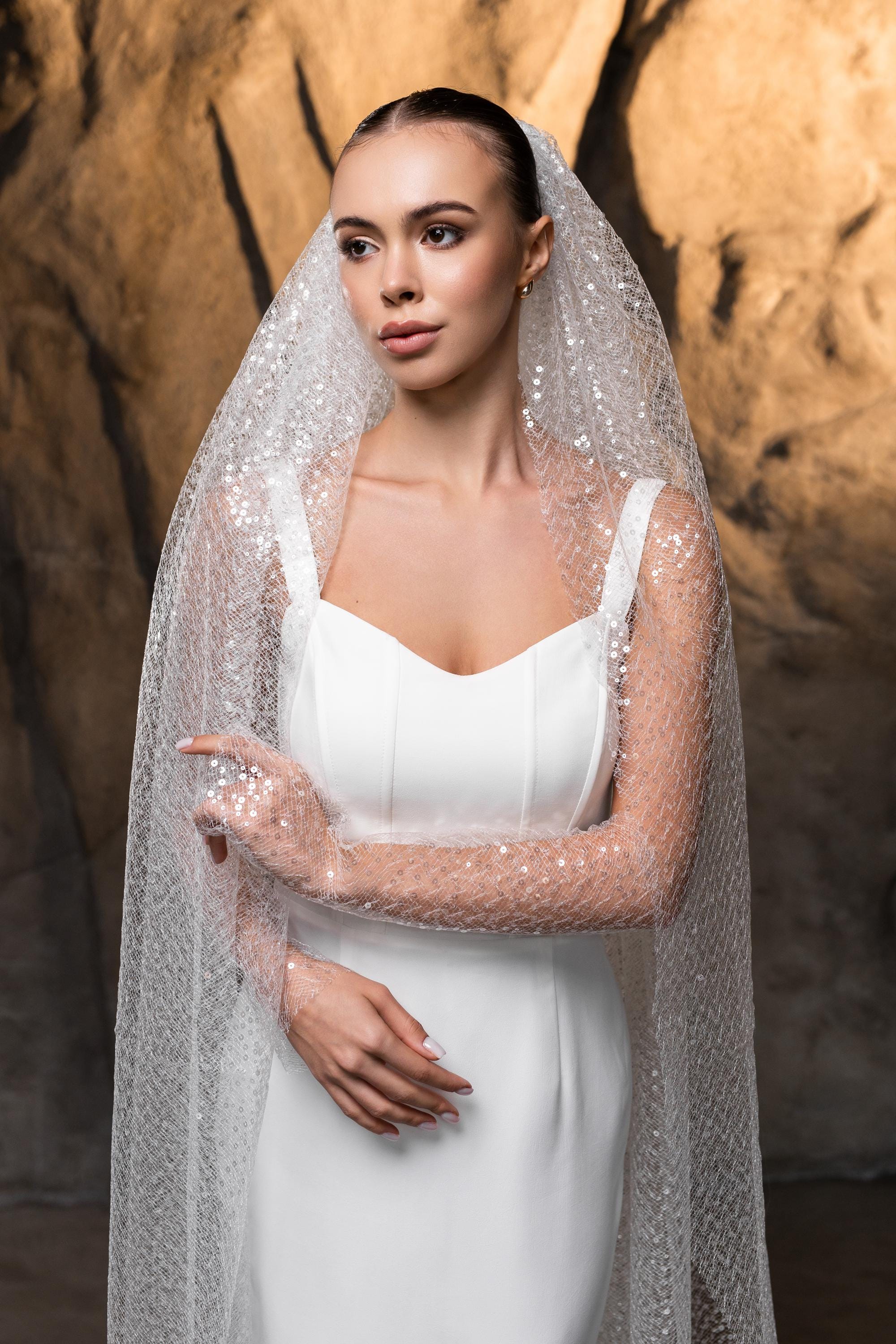 78” (floor length) bridal veil Lace Bridal Mantilla Veil Serena | Chantilly lace veil main image 4