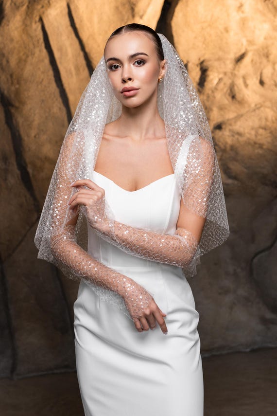 New beautiful elbow length wedding veil Two Tier Elbow Length Veil with Pencil Edge | WeddingVeil.com main image 4