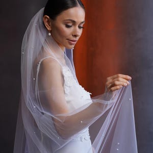 Long Pearl Wedding Veil in Soft Tulle, Simple Bridal Veil with Scattered Pearls, Lightweight One Layer Veil for Church or Civil Ceremony