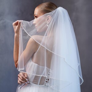 Elegant Pearl Trim Wedding Veil in Soft Italian Tulle, Classic Beaded Edge Veil for Romantic Bridal Look and Church or Garden Ceremony