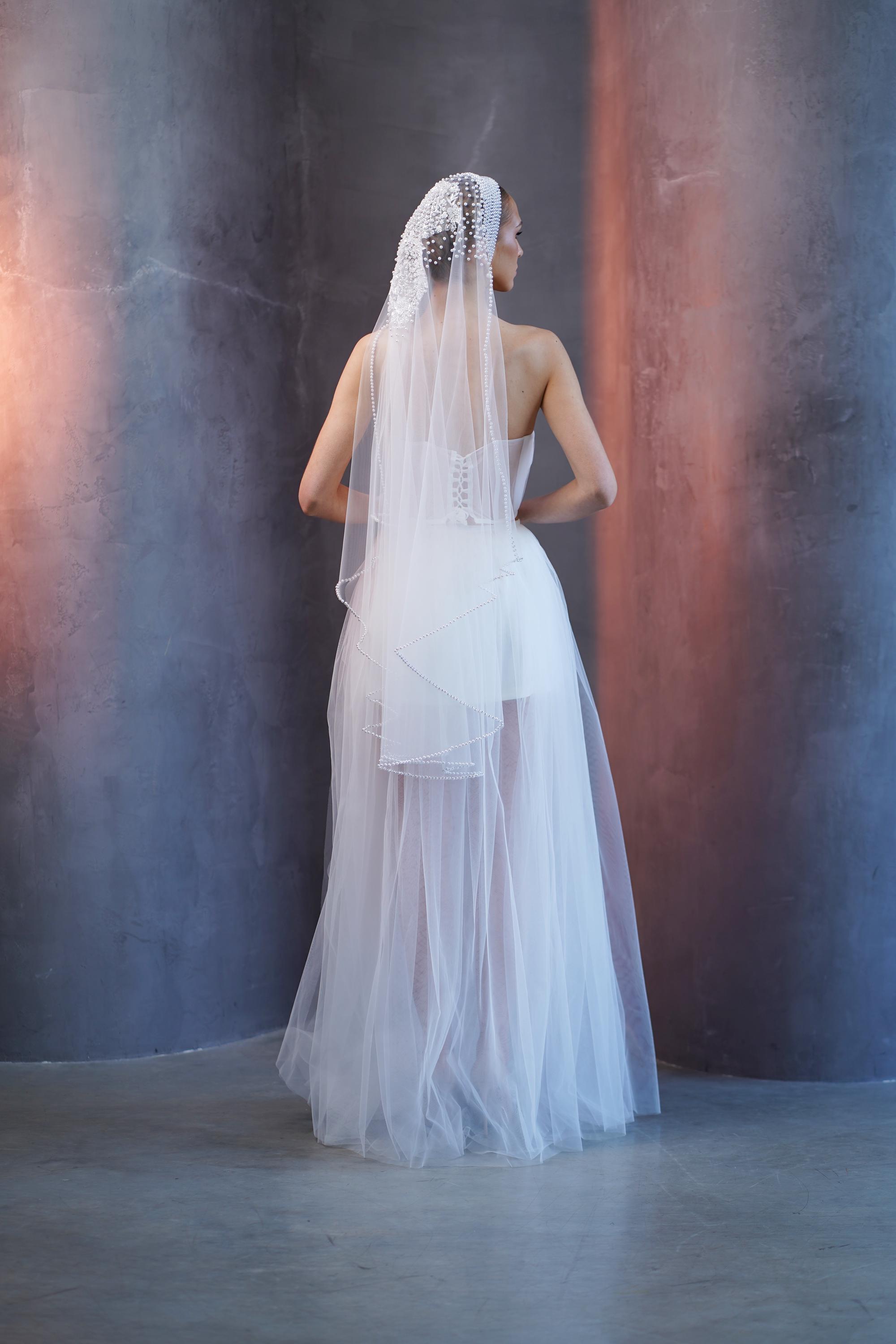 Veil With Pearls Made of Luxe Italian Tulle, Mid-length  display picture 2