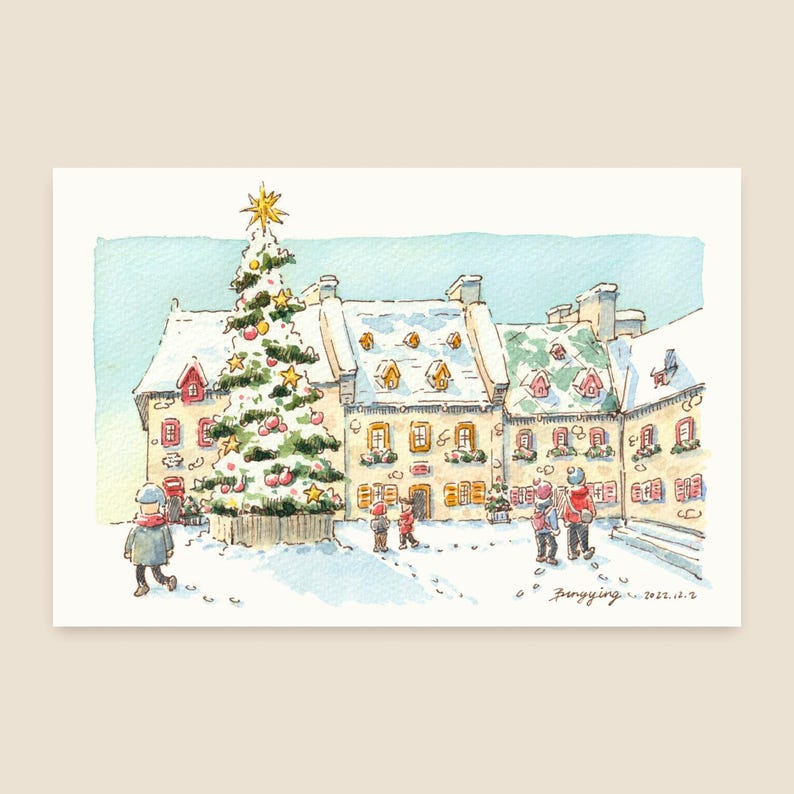 以下が含まれることがあります： 雪景色を描いた水彩画。 飾られたクリスマスツリーと雪に覆われた屋根の建物があります。 何人かの人々が雪の中を歩いています。 絵は暖かく、人を招き入れるような雰囲気です。