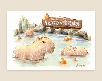 以下が含まれることがあります： 温泉でリラックスするカピバラの水彩イラスト。水中に数匹のカピバラがおり、周りには小さなオレンジ色の果物が浮かんでいます。水上には日本語のテキストが入った木製の看板があります。