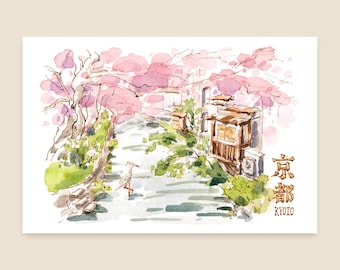 以下が含まれることがあります： 水彩画のイラスト。川、建物、桜のある日本の風景。白い鳥が水の中に立っています。「京都」の文字が日本語と英語で書かれています。