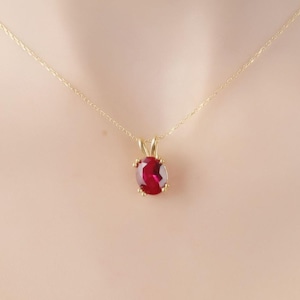 Rubin Oval Cut Halskette, Juli Birthstone Halskette, Solid Gold und Soliterie Silber Halskette, Minimalist Halskette, Solitaire Halskette