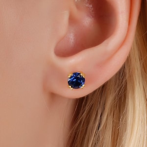 Sapphire Round Cut Earrings, September Birthstone Earrings, Solid Gold Earrings, Minimalist Stud Earrings, Solitarie Silver Earrings