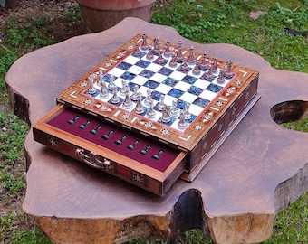 Handgefertigtes Schachset aus Holz - Metallfiguren & Aufbewahrung, personalisiertes Geschenk