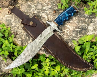 Coltello da caccia fatto a mano in acciaio di Damasco con impugnatura in resina blu e fodero in pelle - Coltello Bowie da collezione