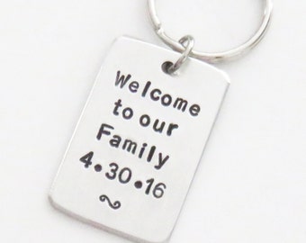 Gift for groom from in-laws - Wedding gift for son-in-law - Welcome to our Family keychain keyring with wedding date