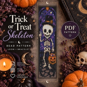 Puede incluir: Un patrón de cuentas en PDF digital para pulsera de telar que muestra un esqueleto pixelado con sombrero de copa y una calabaza. El diseño se presenta sobre un fondo de vidrieras moradas y negras con el texto Trick or Treat Skeleton.